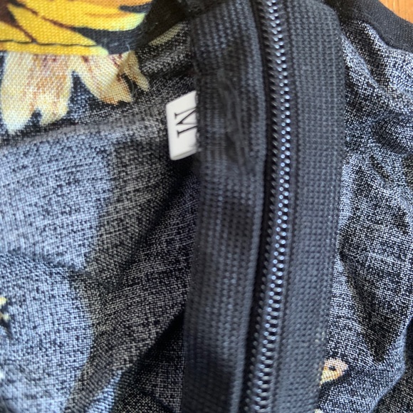 Cute flowy romper - Picture 3 of 3